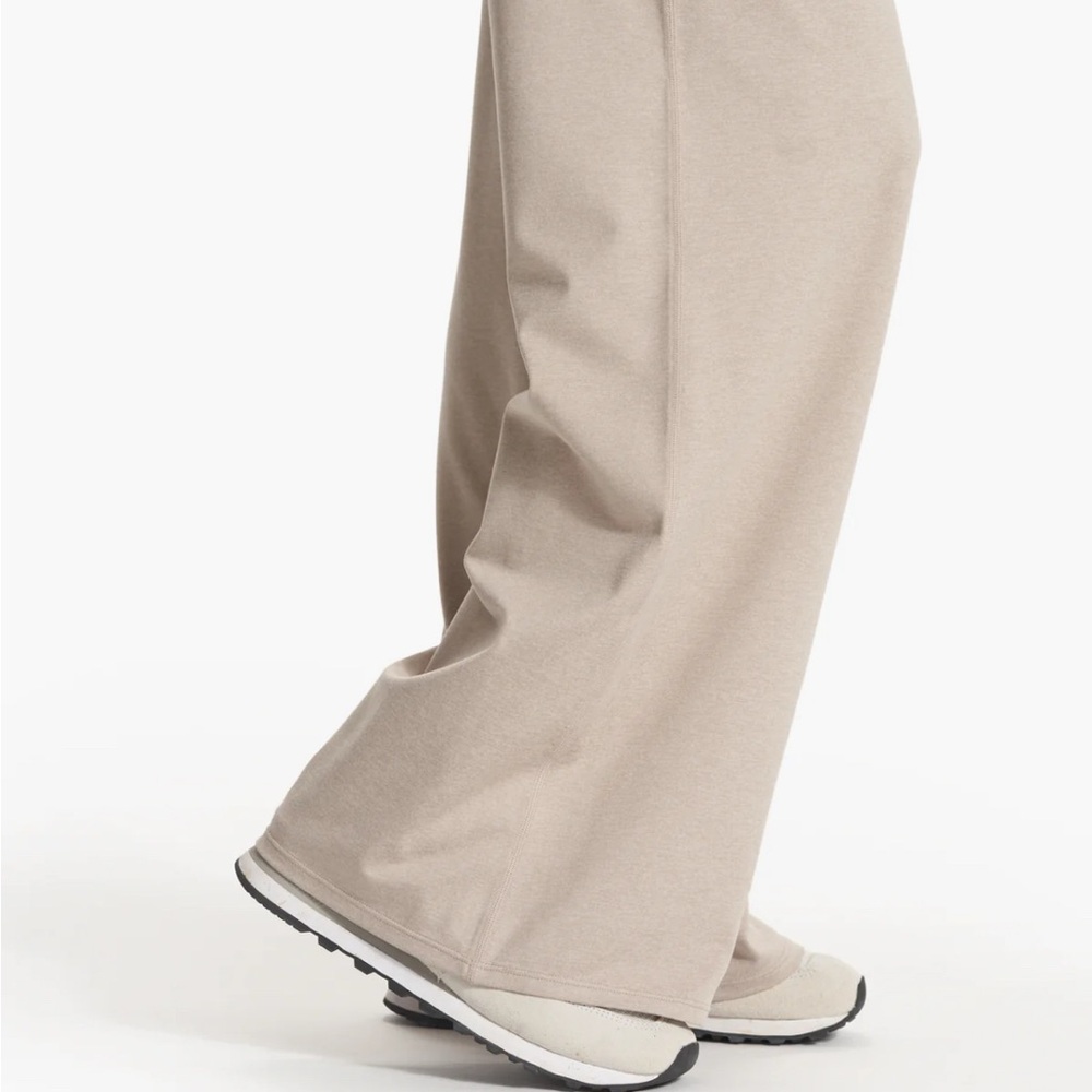 Vuori - Halo Essential Wideleg Tall - Picture 4 of 6